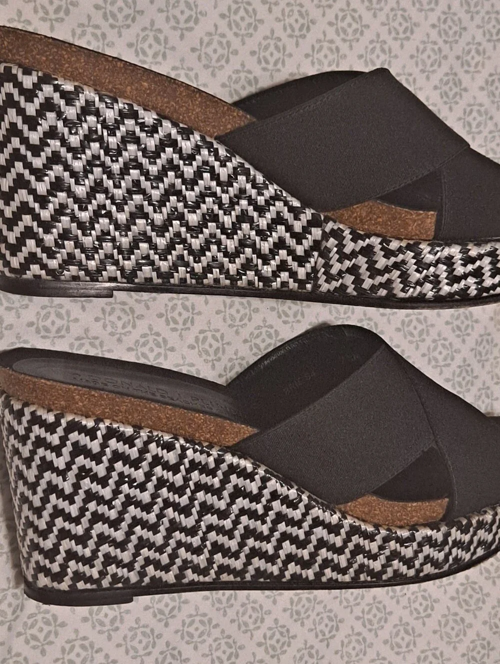 Donald J Pliner Black Crisscross Wedge Sandals - Women Sz 7.5 Lovely Woven